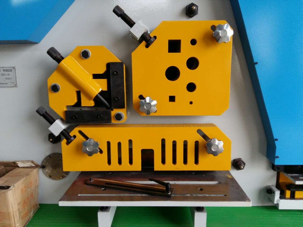 110 Ton Metal Sheet Press Corner Cutting Hydraulic Ironworker Machine 110 ton metallplåt press hörnskärning hydraulisk järnbearbetningsmaskin