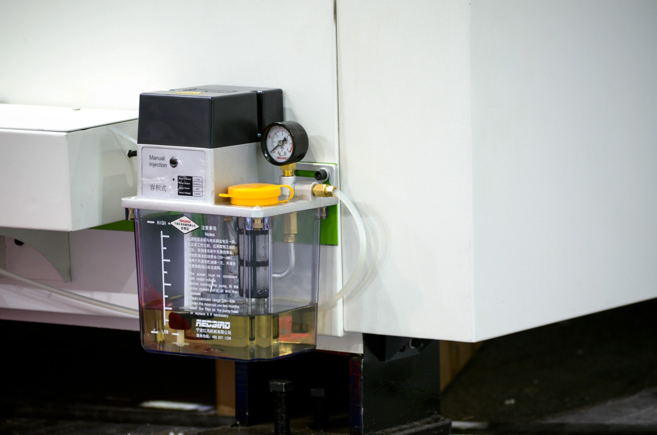 1500*3000mm 500w Racuys Or Ipg Fiber Laser Cutting Machine 1500*3000mm 500w Racuys eller Ipg fiberlaserskärmaskin