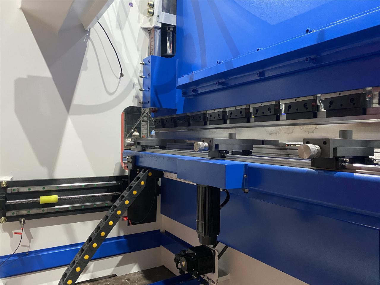 160t-4000 4-axis Cnc Hydraulic Bending Machine Press Brake 160t-4000 4-axlig Cnc hydraulisk bockningsmaskin kantpress