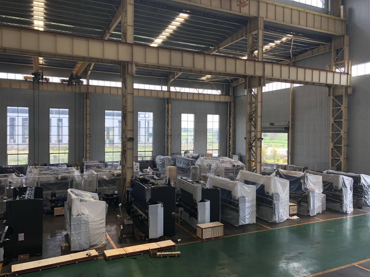 16mm Hydraulic Guillotine Shearing Machine For Sheet Metal Cutting 6 Meters 16 mm hydraulisk giljotinklippningsmaskin för plåtklippning 6 meter