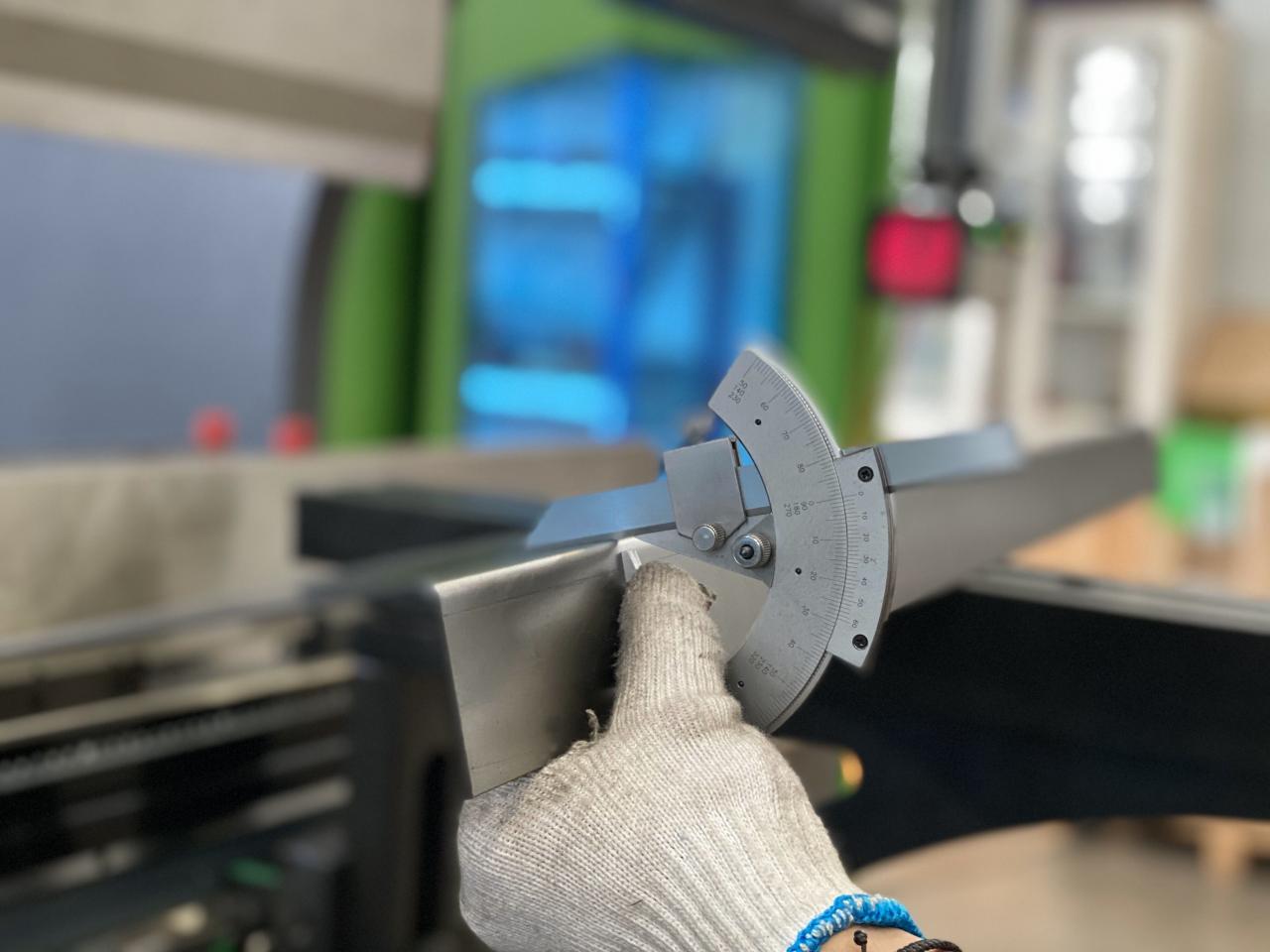 16mm Hydraulic Guillotine Shearing Machine For Sheet Metal Cutting 6 Meters 16 mm hydraulisk giljotinklippningsmaskin för plåtklippning 6 meter