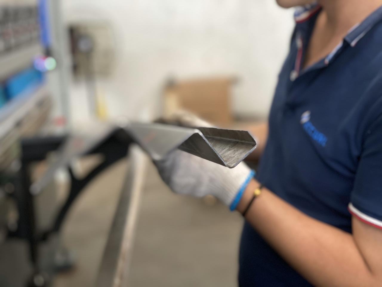 16mm Hydraulic Guillotine Shearing Machine For Sheet Metal Cutting 6 Meters 16 mm hydraulisk giljotinklippningsmaskin för plåtklippning 6 meter