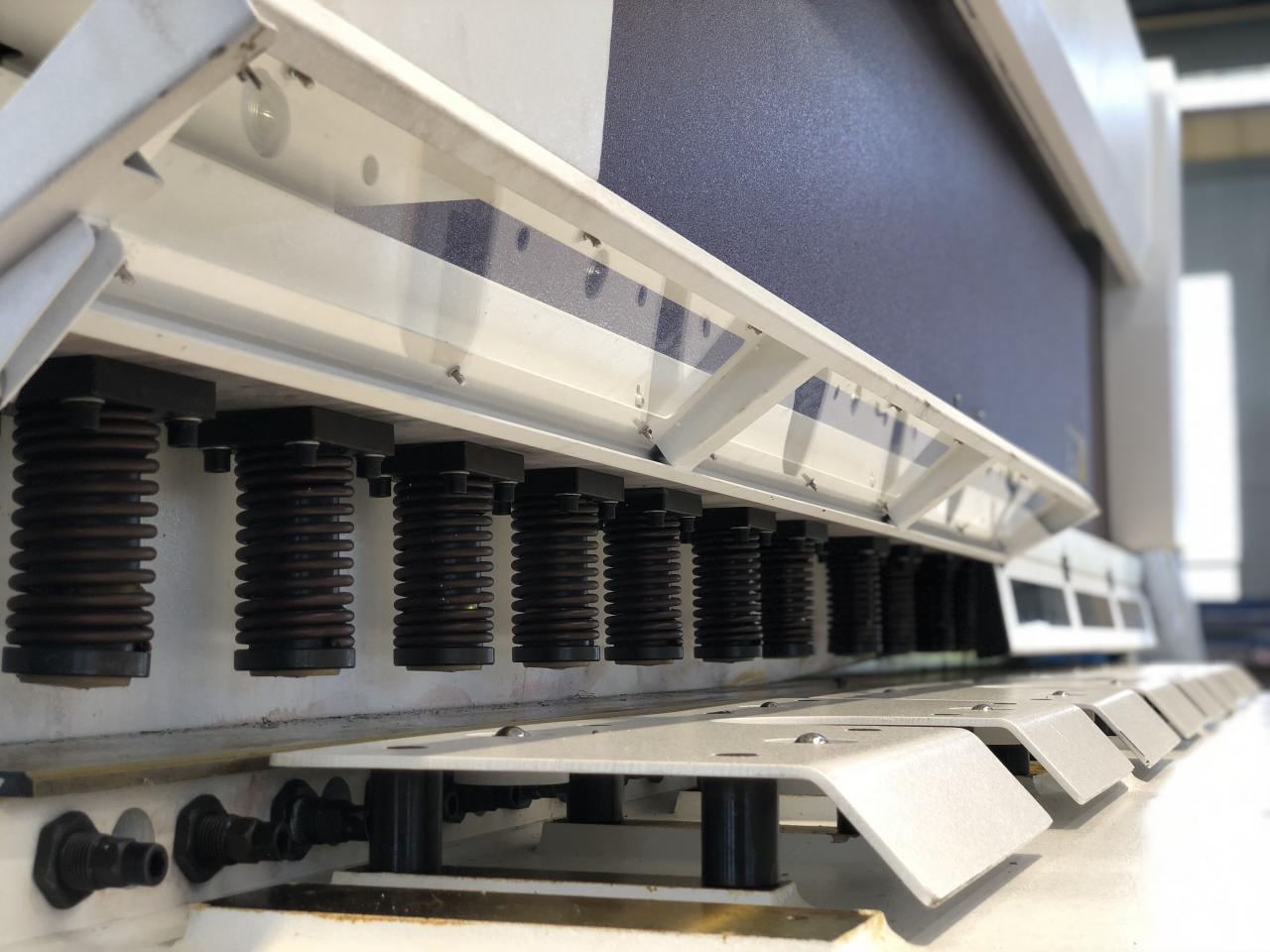 16mm Hydraulic Guillotine Shearing Machine For Sheet Metal Cutting 6 Meters 16 mm hydraulisk giljotinklippningsmaskin för plåtklippning 6 meter