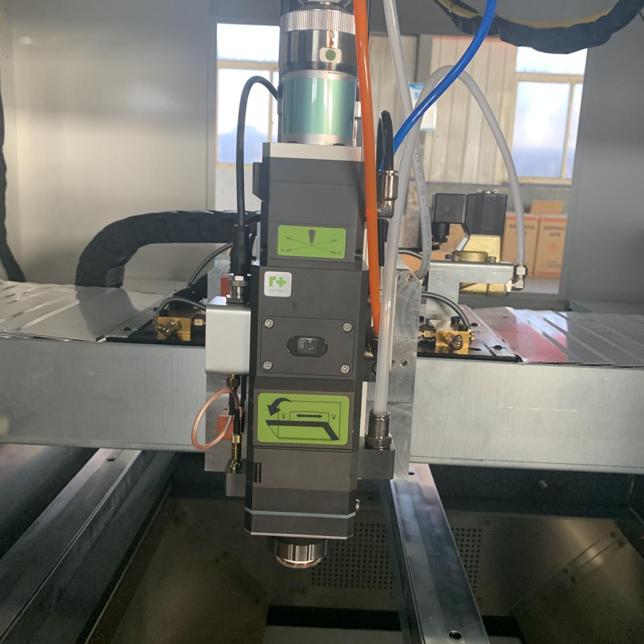 1kw 2kw Good Price Fiber Laser Cutting Machine For Sheet Metal 1kw 2kw Bra pris Fiberlaserskärmaskin för plåt