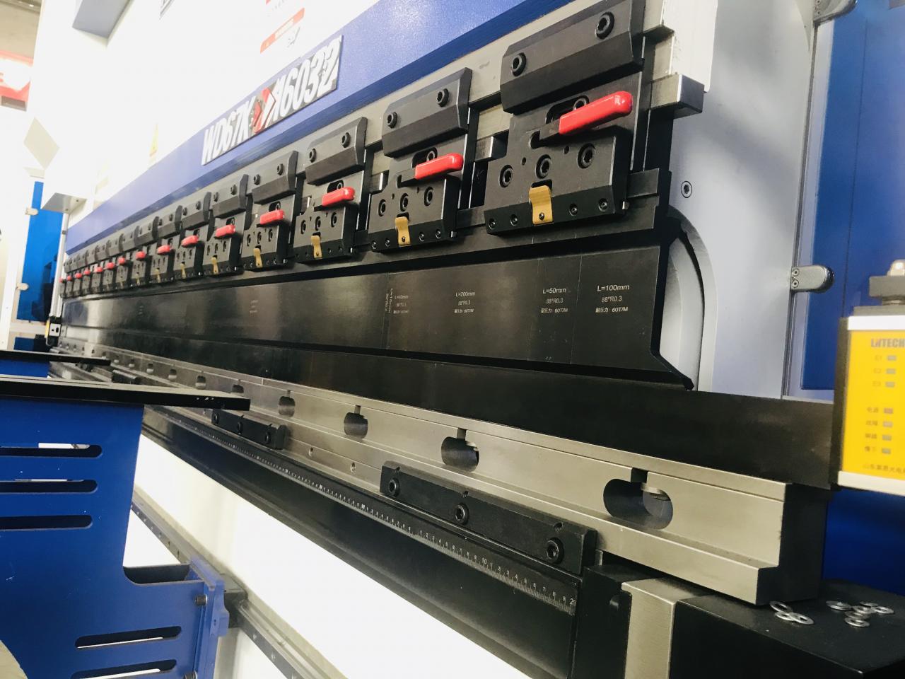 200t 300t standard industriell kantpress Cnc hydraulisk kantpress