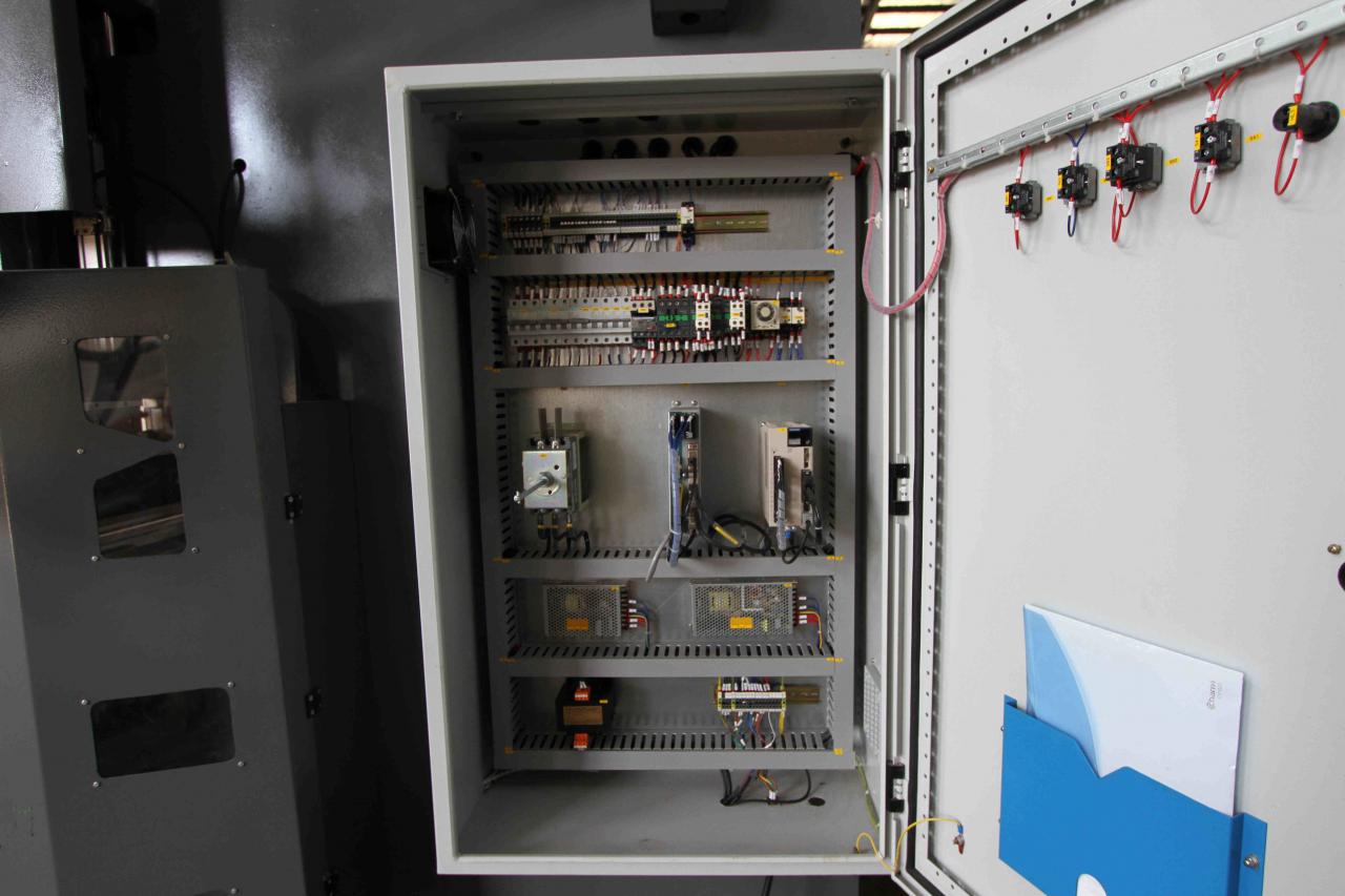 200t 300t standard industriell kantpress Cnc hydraulisk kantpress