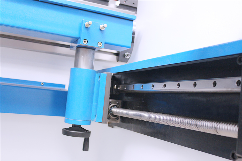 3+1 Axis Cnc Hydraulic Press Brake With Esa System 3+1 Axis Cnc Hydraulisk kantpress med Esa-system