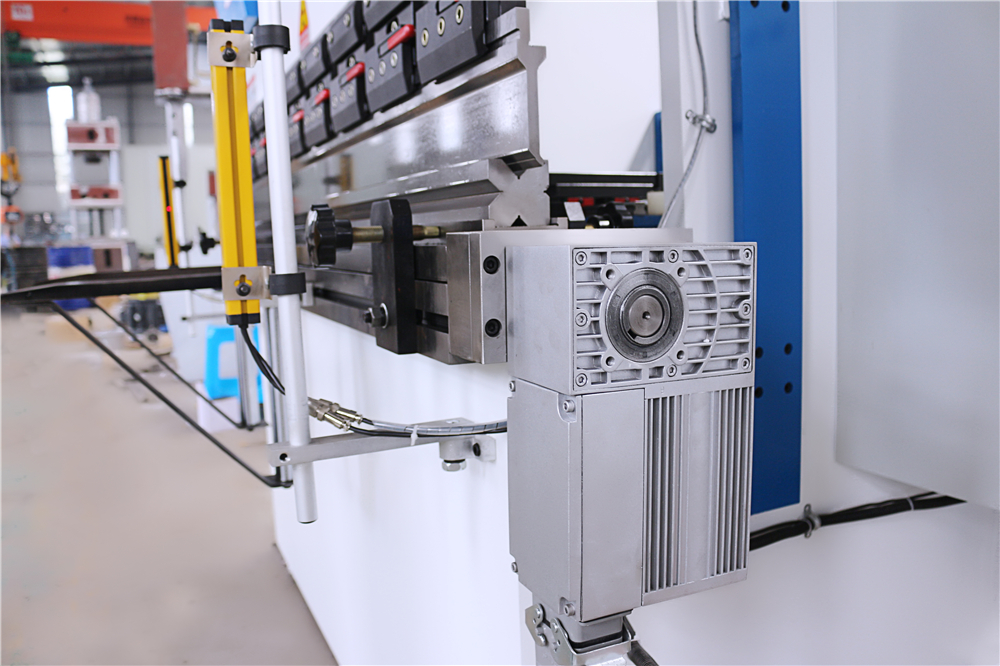 3+1 Axis Cnc Hydraulic Press Brake With Esa System 3+1 Axis Cnc Hydraulisk kantpress med Esa-system