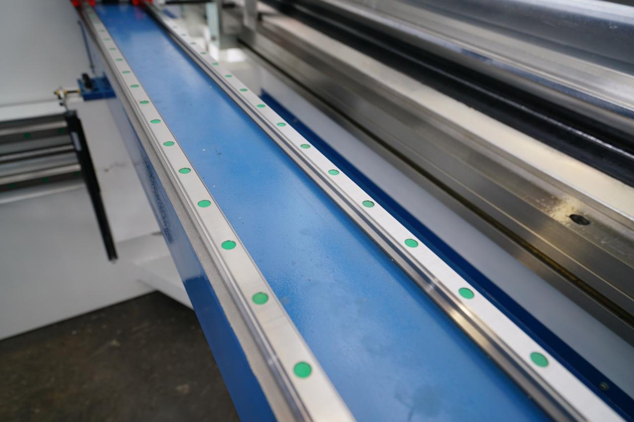 4 Axis Cnc Tandem Press Brake With Delem Da58t 2d Graphical Controller 4 Axis Cnc Tandem kantpress med Delem Da58t 2d grafisk styrenhet