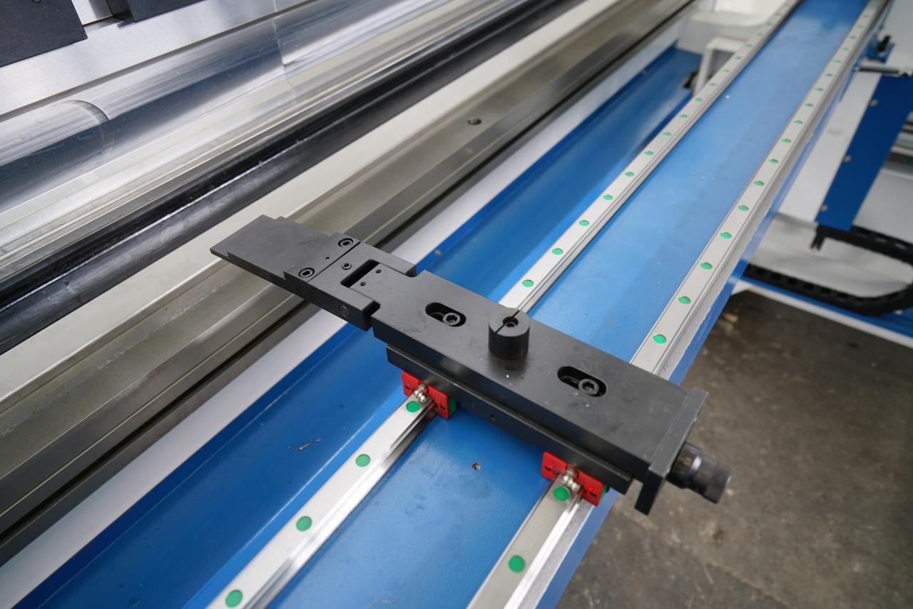 4 Axis Cnc Tandem Press Brake With Delem Da58t 2d Graphical Controller 4 Axis Cnc Tandem kantpress med Delem Da58t 2d grafisk styrenhet