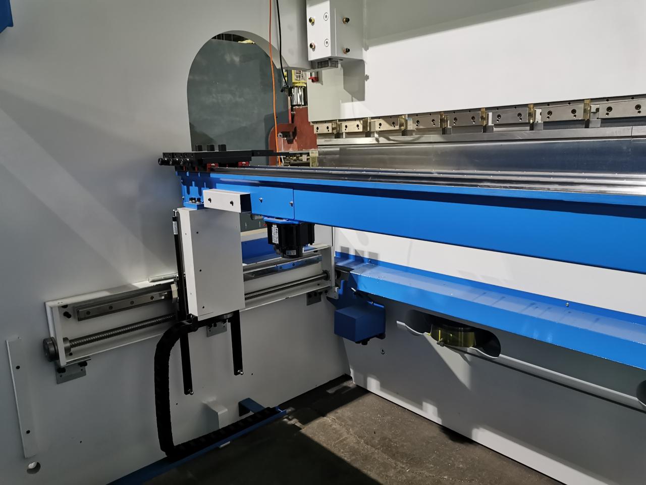 4 Axis Cnc Tandem Press Brake With Delem Da58t 2d Graphical Controller 4 Axis Cnc Tandem kantpress med Delem Da58t 2d grafisk styrenhet