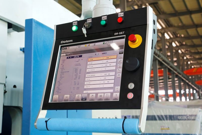 4 Axis Cnc Tandem Press Brake With Delem Da58t 2d Graphical Controller 4 Axis Cnc Tandem kantpress med Delem Da58t 2d grafisk styrenhet