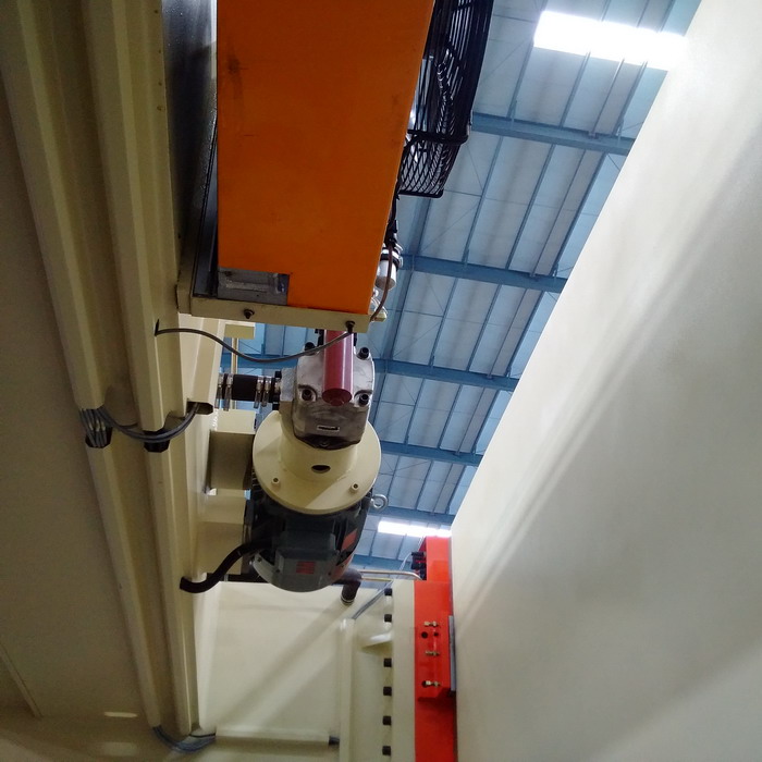 4 Axis Cnc Tandem Press Brake With Delem Da58t 2d Graphical Controller 4 Axis Cnc Tandem kantpress med Delem Da58t 2d grafisk styrenhet