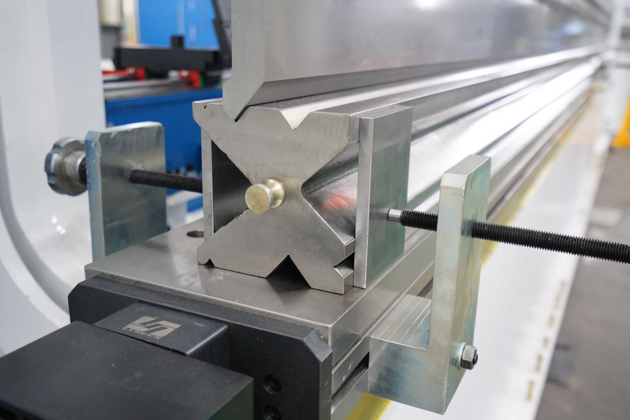 4 Axis Cnc Tandem Press Brake With Delem Da58t 2d Graphical Controller 4 Axis Cnc Tandem kantpress med Delem Da58t 2d grafisk styrenhet