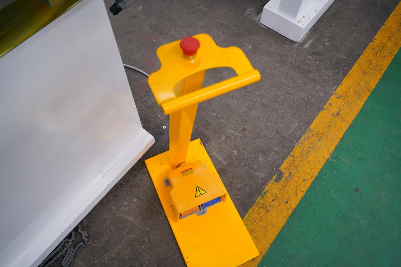 4 Axis Cnc Tandem Press Brake With Delem Da58t 2d Graphical Controller 4 Axis Cnc Tandem kantpress med Delem Da58t 2d grafisk styrenhet