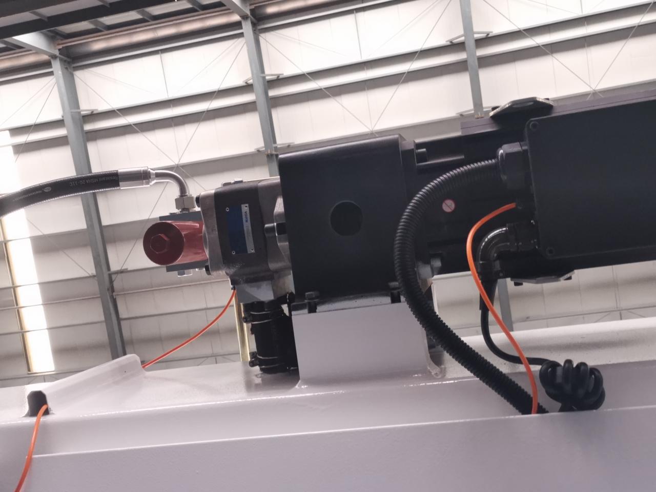 4 Axis Cnc Tandem Press Brake With Delem Da58t 2d Graphical Controller 4 Axis Cnc Tandem kantpress med Delem Da58t 2d grafisk styrenhet