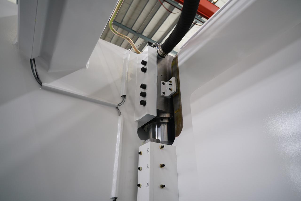 4 Axis Cnc Tandem Press Brake With Delem Da58t 2d Graphical Controller 4 Axis Cnc Tandem kantpress med Delem Da58t 2d grafisk styrenhet