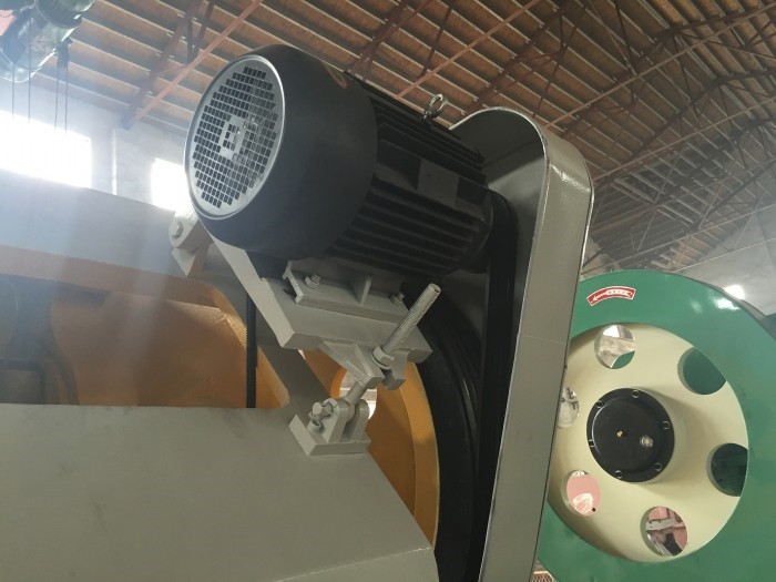 400 Ton Small Pneumatic Power Punch Press Mechanical Eccentric Punching Machine 400 ton liten pneumatisk kraftstanspress mekanisk excentrisk stansmaskin