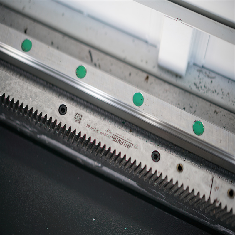 500W 1500W 4Kw Fiberlaserskärmaskin Plåtlaserskärare 2000Watt 3kw