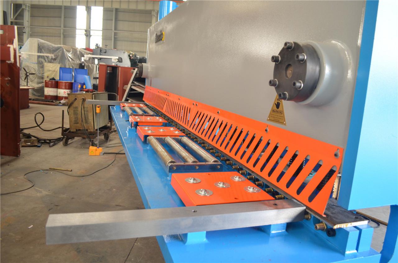 6*3200mm Guillotine Shears Metal Shear Hydraulic Iron Sheet Cutting Shearing Machine 6*3200 mm giljotinsax Metallsax Hydraulisk järnplåtsskärmaskin