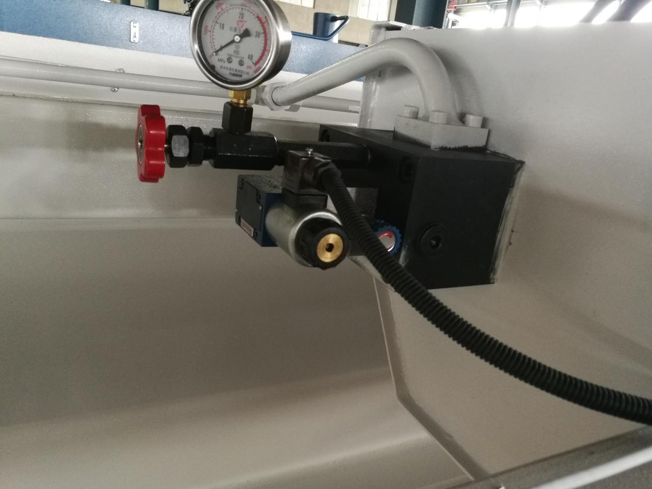 6mm Q11 Electric Sheet Plate Shearing Machine 8 Feet Sheet Metal Shearing Machine 6 mm Q11 elektrisk plåtklippningsmaskin 8 fot plåtklippningsmaskin