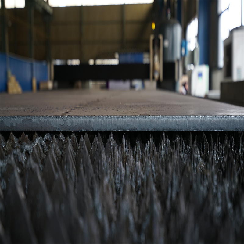 Kina högkvalitativ billig 3kw fiberlaserskärmaskin Pris