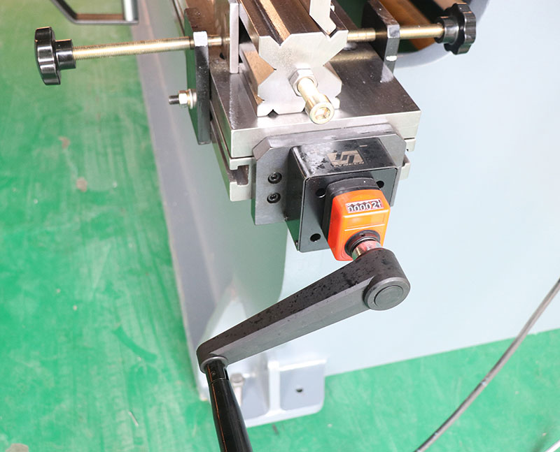 Metallkantpress Wc-63t3200 Metallplåtbockningsmaskin Cnc hydraulisk kantpress