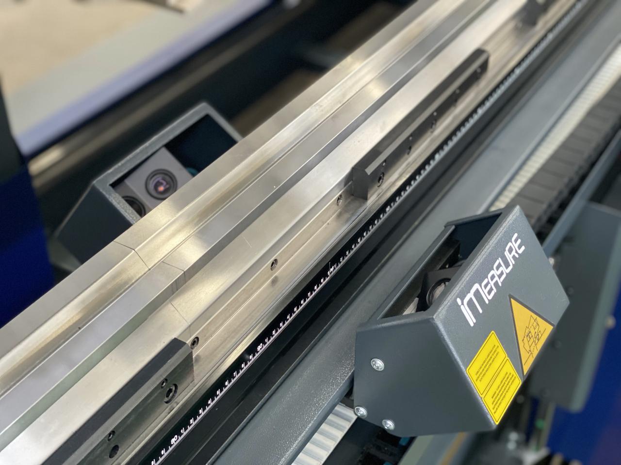 China 220t Cnc Bending Machine 6+1 Axis Hydraulic Press Brake Price Kina 220t Cnc Bockmaskin 6+1 Axis Hydraulisk kantpress Pris