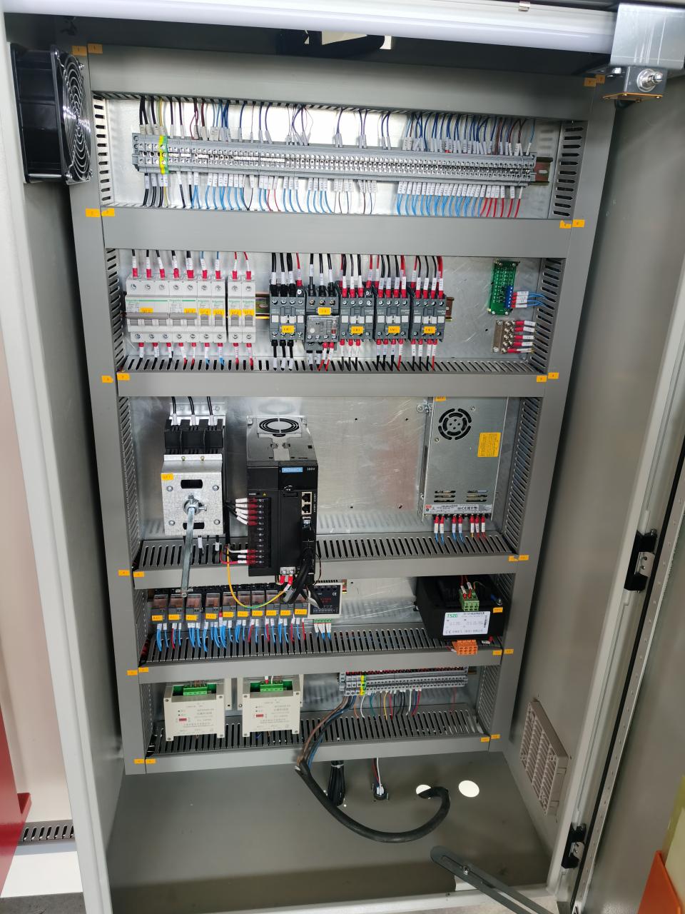 China Metal Hydraulic Press Brake Machine With Reasonable Price Kina metall hydraulisk kantpress med rimligt pris