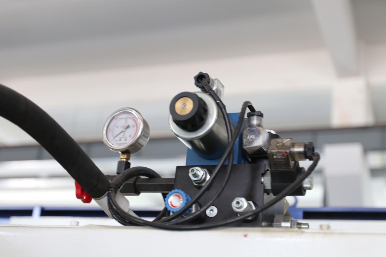 Cnc Hydraulic Press Brake Machine Bending Servo Electric Press Brake 40T Cnc Hydraulisk kantpressmaskin Böjning Servo Elektrisk kantpress 40T