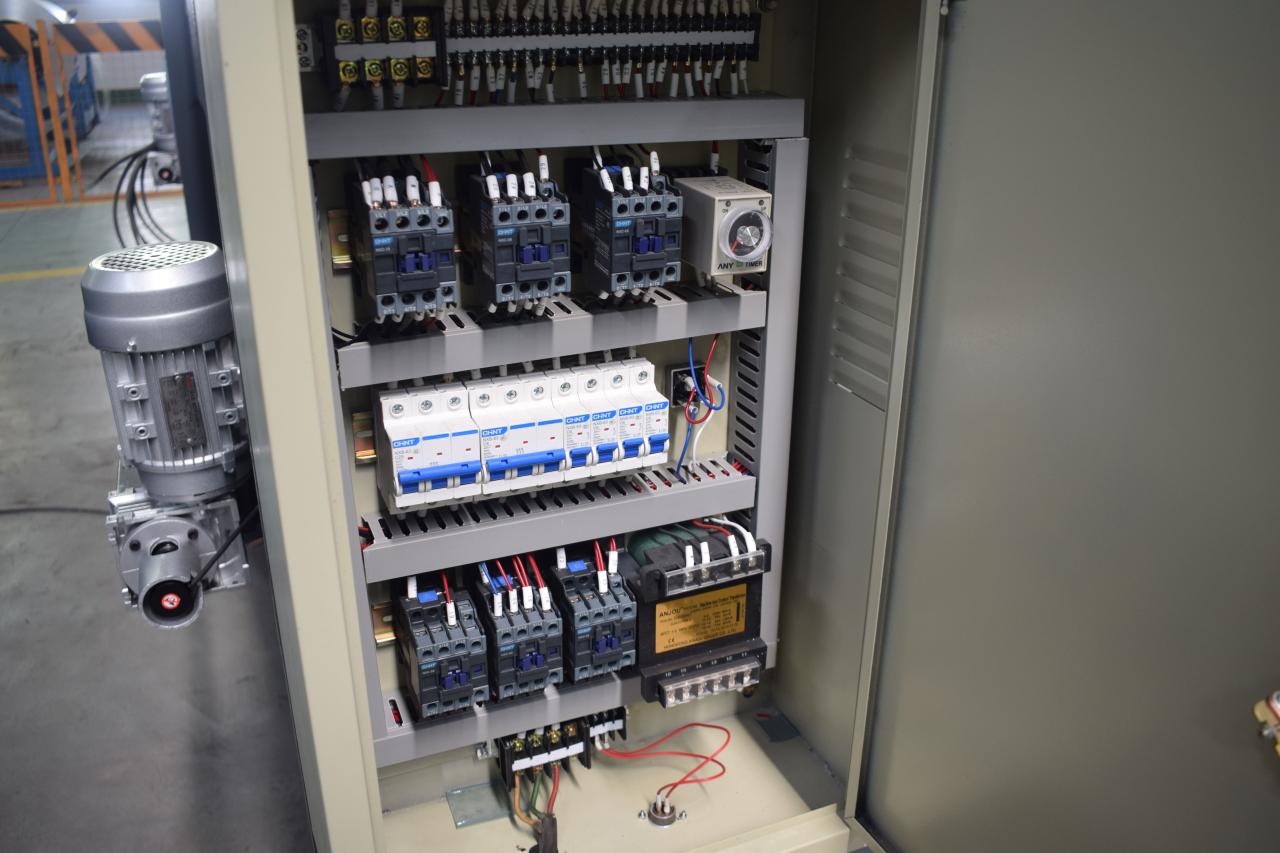 Cnc plåtklippningsmaskin Stålplåtshydraulisk klippmaskin