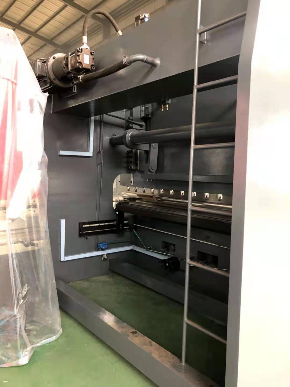 Da53t Cnc System Controller 125t4000 3+1 Axis Cnc Hydraulic Press Brake With Good Quality Da53t Cnc System Controller 125t4000 3+1 Axis Cnc Hydraulisk kantpress med bra kvalitet