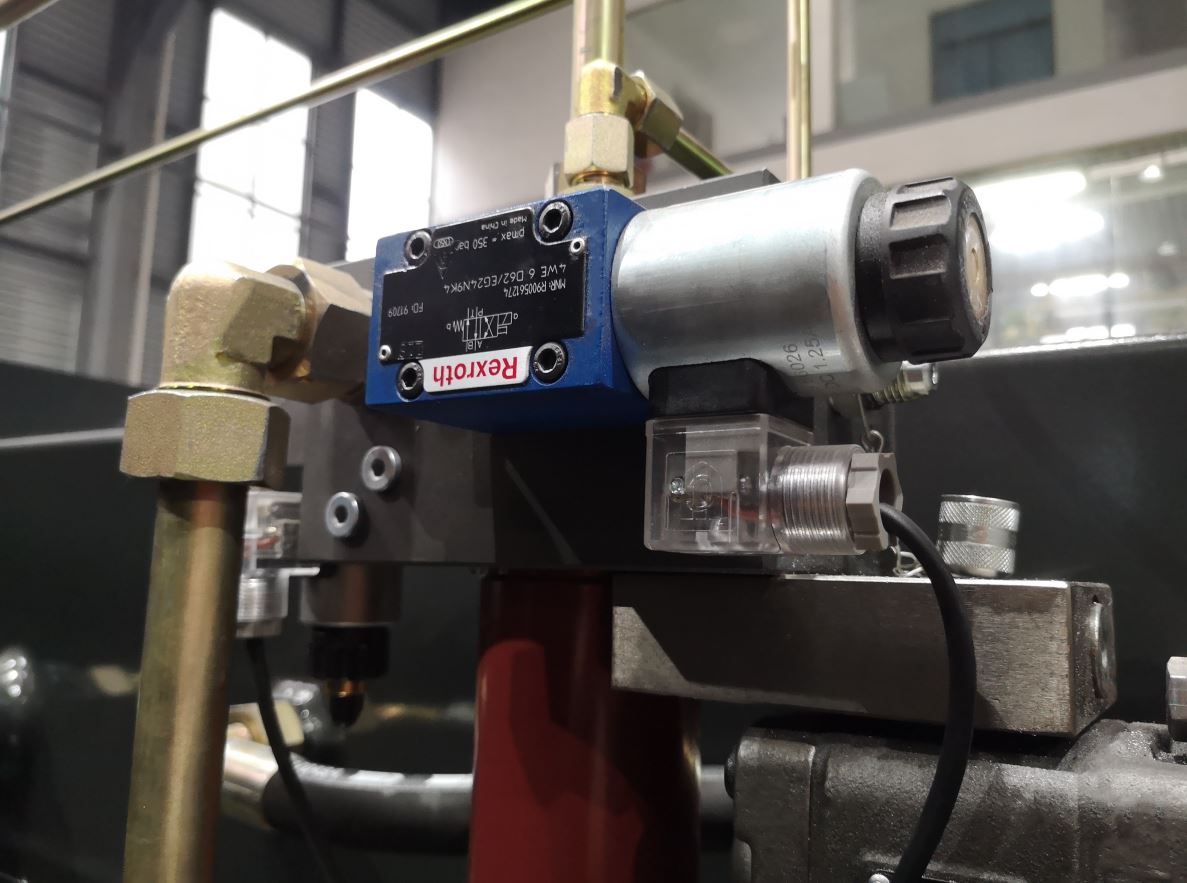 Delem Da66t 125 3+1 4+1 6+1 8+1 Cnc Hydraulic Press Brake For Metal Plate Bending Delem Da66t 125 3+1 4+1 6+1 8+1 Cnc Hydraulisk kantpress för böjning av metallplåt