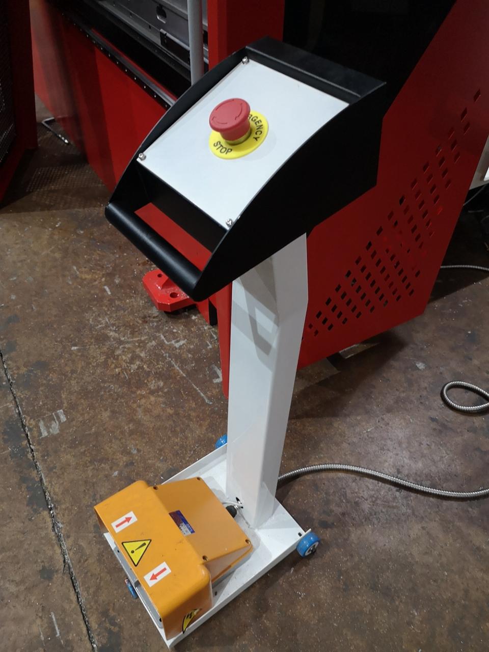 Delem Da66t 125 3+1 4+1 6+1 8+1 Cnc Hydraulic Press Brake For Metal Plate Bending Delem Da66t 125 3+1 4+1 6+1 8+1 Cnc Hydraulisk kantpress för böjning av metallplåt