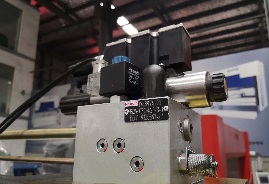 Delem Da66t 125 3+1 4+1 6+1 8+1 Cnc Hydraulic Press Brake For Metal Plate Bending Delem Da66t 125 3+1 4+1 6+1 8+1 Cnc Hydraulisk kantpress för böjning av metallplåt