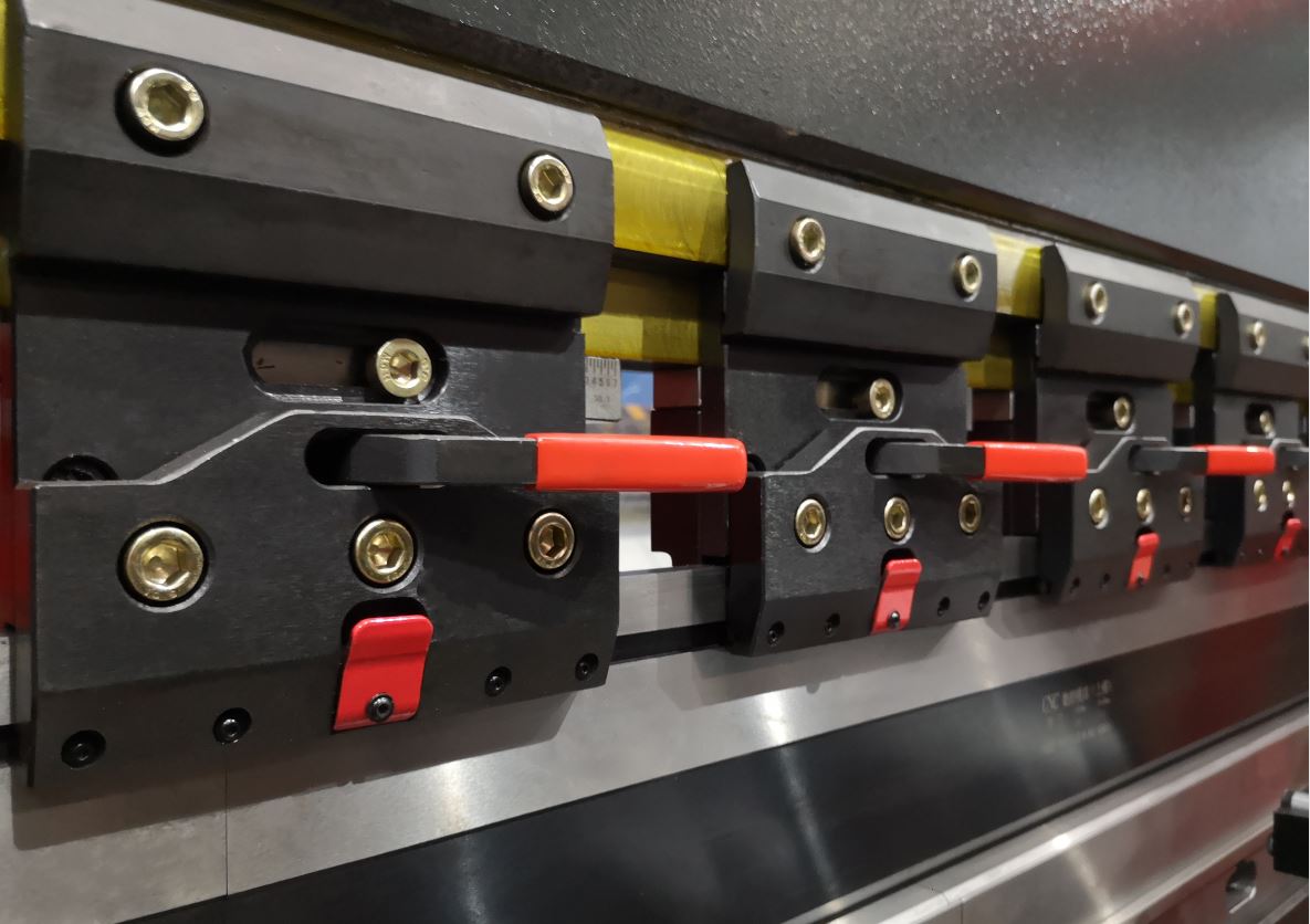 Delem Da66t 125 3+1 4+1 6+1 8+1 Cnc Hydraulic Press Brake For Metal Plate Bending Delem Da66t 125 3+1 4+1 6+1 8+1 Cnc Hydraulisk kantpress för böjning av metallplåt