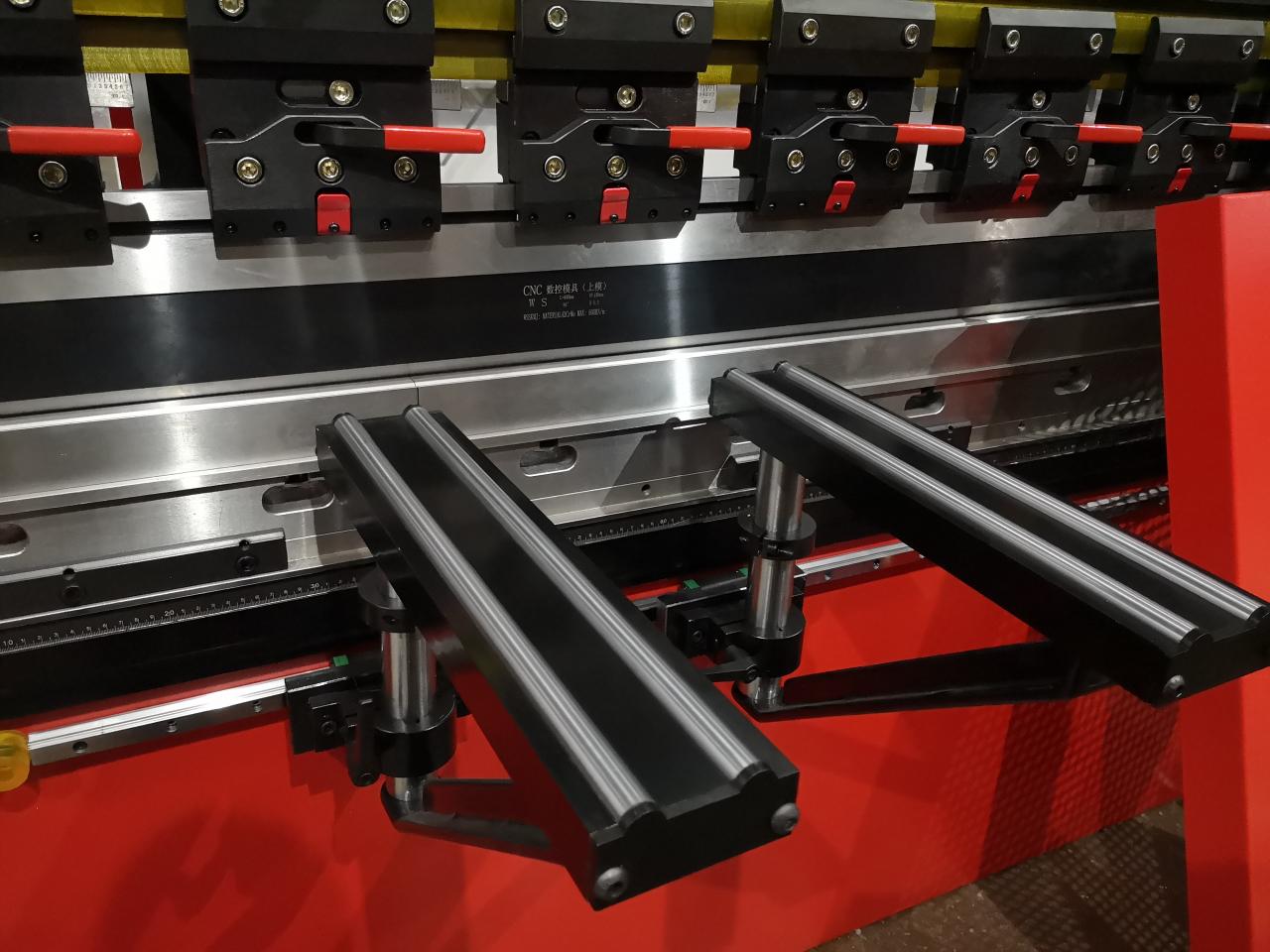 Delem Da66t 125 3+1 4+1 6+1 8+1 Cnc Hydraulic Press Brake For Metal Plate Bending Delem Da66t 125 3+1 4+1 6+1 8+1 Cnc Hydraulisk kantpress för böjning av metallplåt