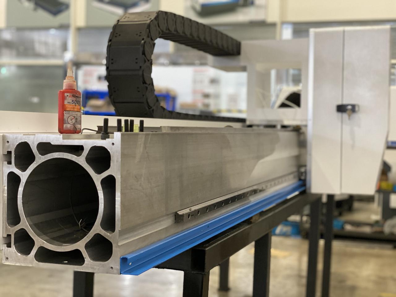 Fiberlaserskärmaskin Masterline 8kw, 4000x2000mm, med Ipg-laserkälla