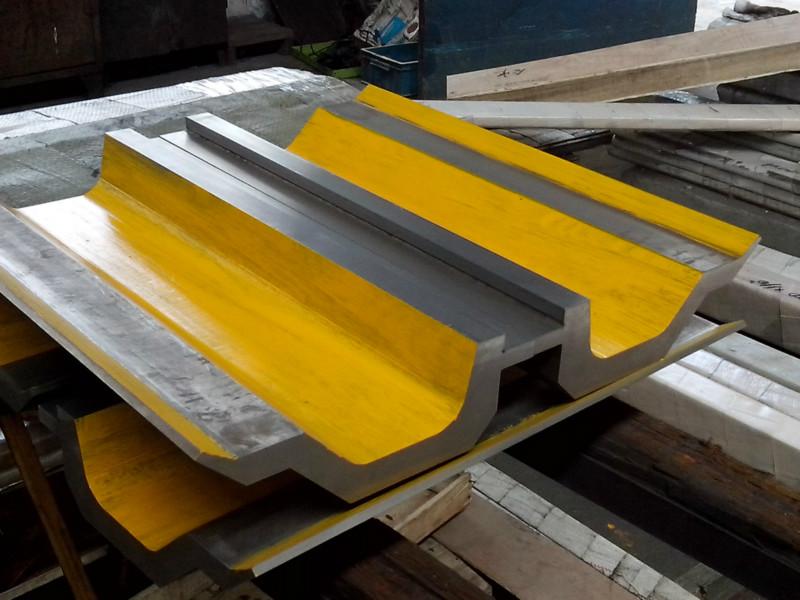 Full Automatic High Power Sheet Bending Machine And Cnc Press Brake Machine Helautomatisk högeffekts arkbockningsmaskin och Cnc kantpressmaskin