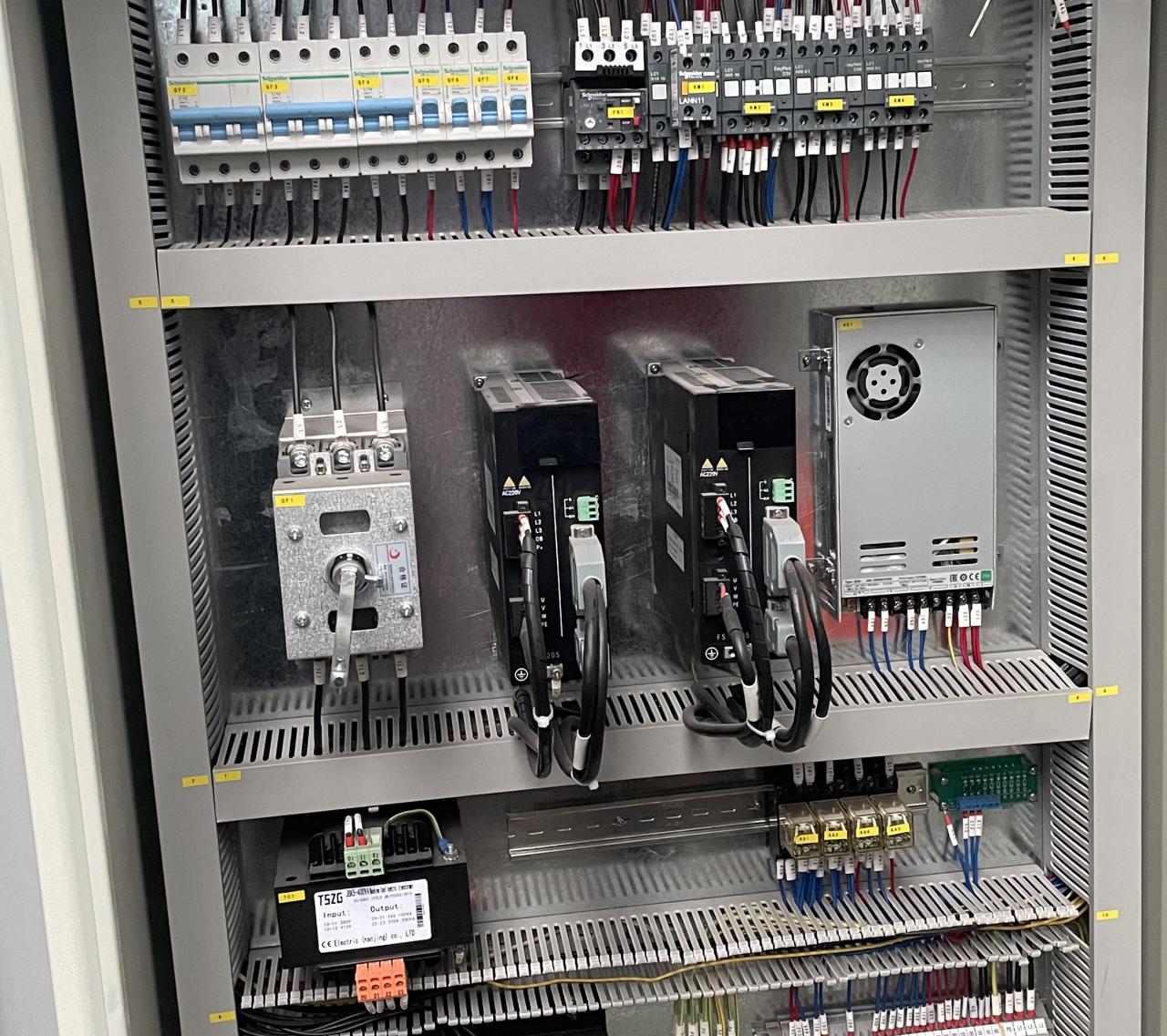 High Quality 3m Press Brake Machine Hydraulic 100 Ton For Sheet Metal Bending Högkvalitativ 3m kantpressmaskin Hydraulisk 100 ton för plåtböjning