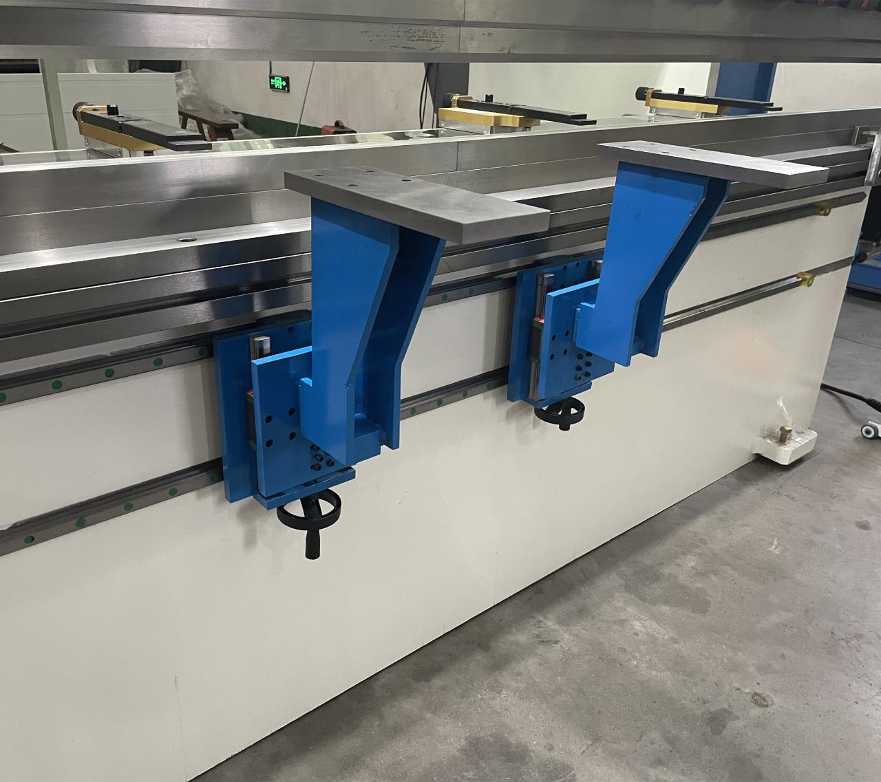 High Quality 3m Press Brake Machine Hydraulic 100 Ton For Sheet Metal Bending Högkvalitativ 3m kantpressmaskin Hydraulisk 100 ton för plåtböjning