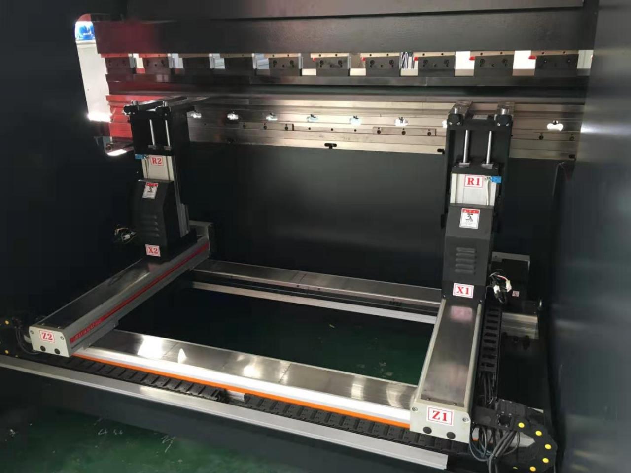 Hydraulic Stainless Steel Wc67y/k-300/6000 Mould Crowning Press Brake Hydraulisk rostfritt stål Wc67y/k-300/6000 formpressning pressbroms