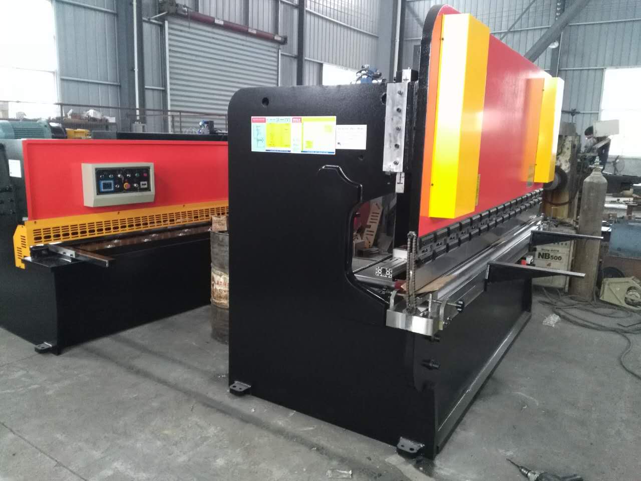 Hydraulic Swing Beam Guillotine Shears Qc12y-4x2500 Hydraulisk svängbalksgiljotinsax Qc12y-4x2500