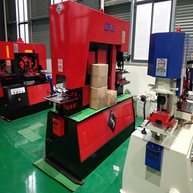 Q35y Series Hydraulic Ironworker Shearing And Punching Machine Q35y Series Hydraulisk Ironworker klipp- och stansmaskin