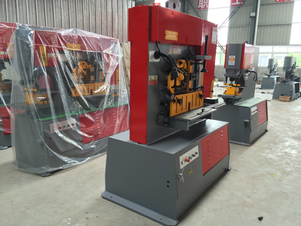 Q35y Series Multifunctional Hydraulic Iron Worker Combined Shearing And Punching Machine Q35y-serien multifunktionell hydraulisk järnarbetare kombinerad klipp- och stansmaskin