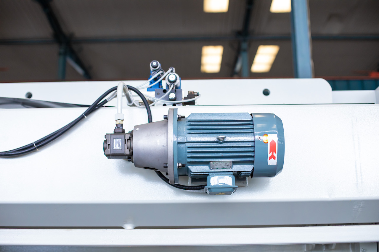 Qc11y 8x3200 Sheet Metal Shearing Machine Steel Plate Hydraulic Shearing Machine Qc11y 8x3200 plåtklippningsmaskin Stålplåtshydraulisk klippmaskin