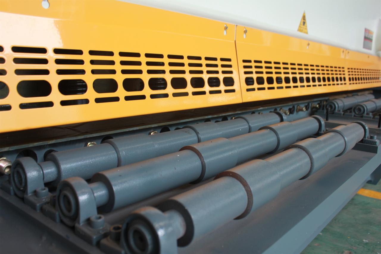 Qc11y Metal Plate Hydraulic Guillotine Shearing Machine For Sale Qc11y Hydraulisk giljotinklippmaskin för metallplåt till salu