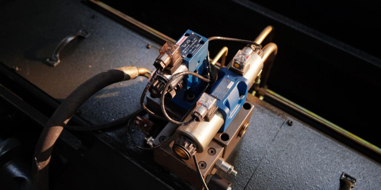 Wc67 Hydraulic Press Brake / CNC Press Bending Machine / Plate Bending Machine China Wc67 Hydraulisk kantpress / CNC pressbockningsmaskin / plåtbockningsmaskin Kina