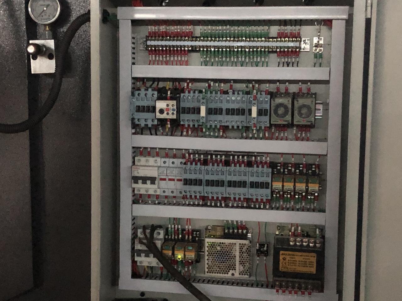 Wc67k Cnc Aluminum Iron Plate Hydraulic Press Brake Cnc Metal Sheet Bending Machine Wc67k Cnc aluminium järnplåt Hydraulisk kantpress Cnc metallplåtsbockningsmaskin