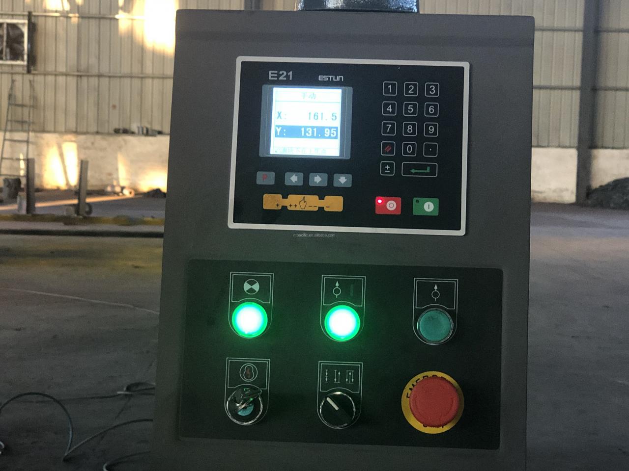 Wc67k Cnc Aluminum Iron Plate Hydraulic Press Brake Cnc Metal Sheet Bending Machine Wc67k Cnc aluminium järnplåt Hydraulisk kantpress Cnc metallplåtsbockningsmaskin